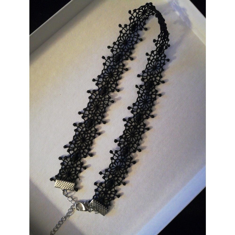 Black lace pattern choker